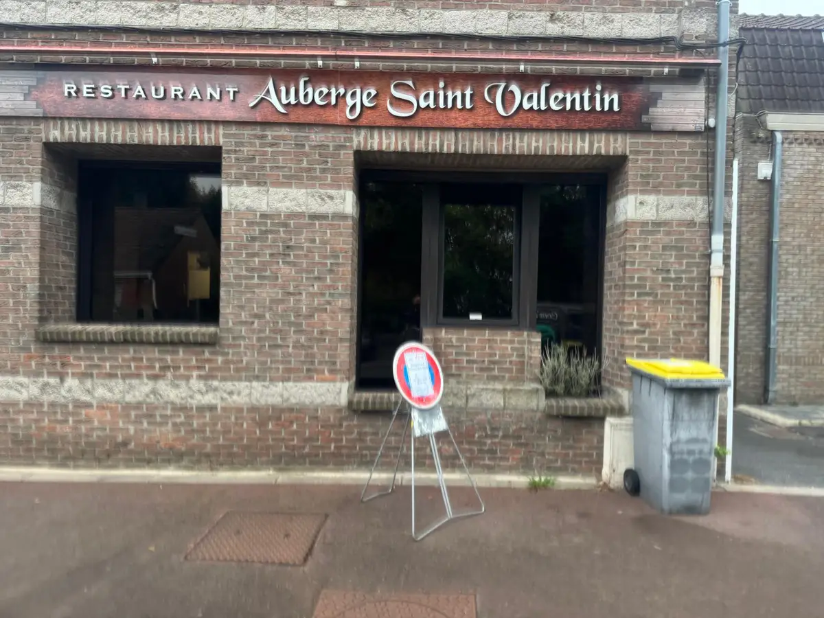 Façade de restaurant et sa vitrine