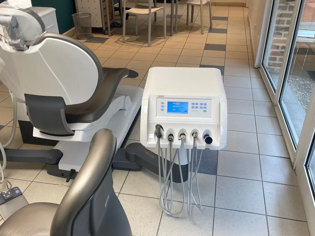 Salle de soins avec carrelage damier