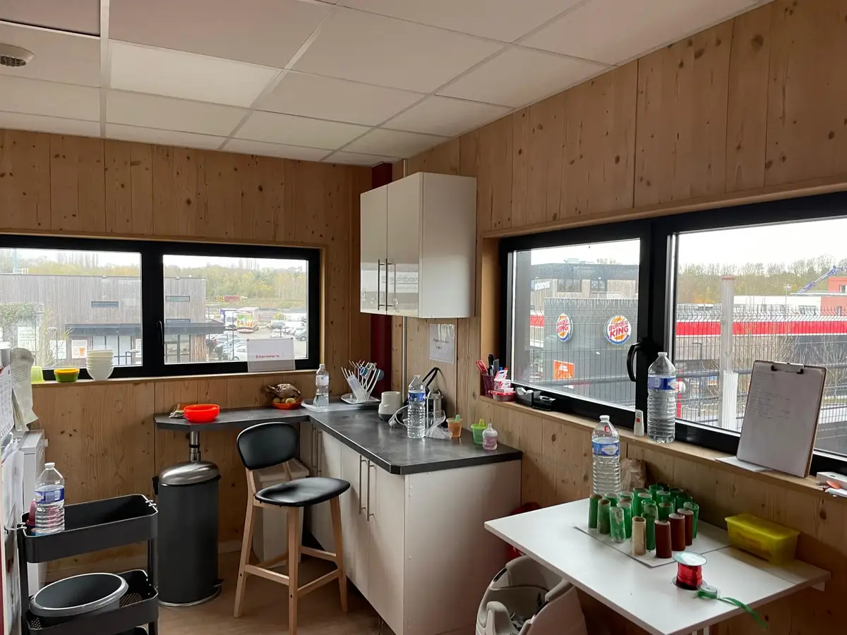 Cuisine en bois avec plan de travail