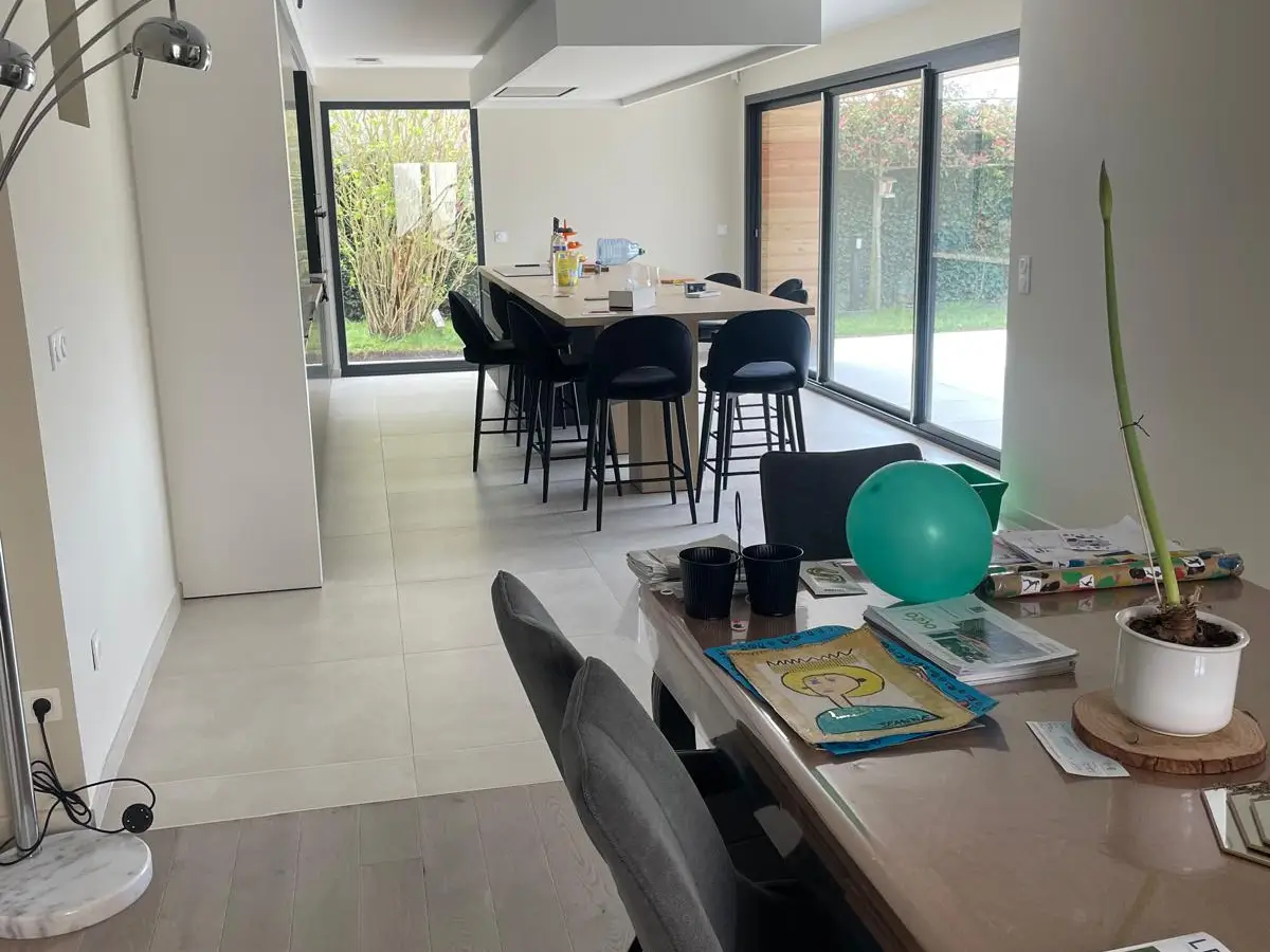 Salle à manger avec parquet