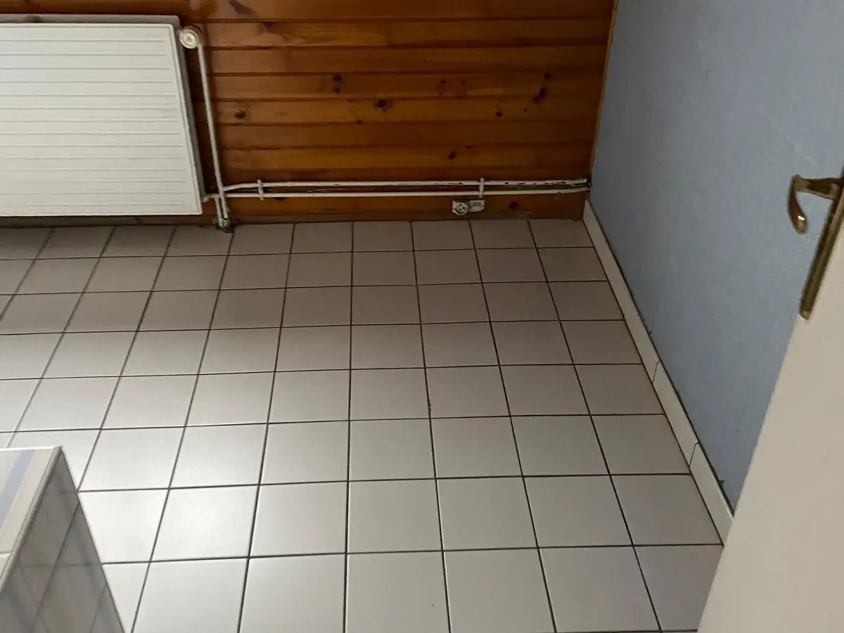 Cuisine carrelée vide