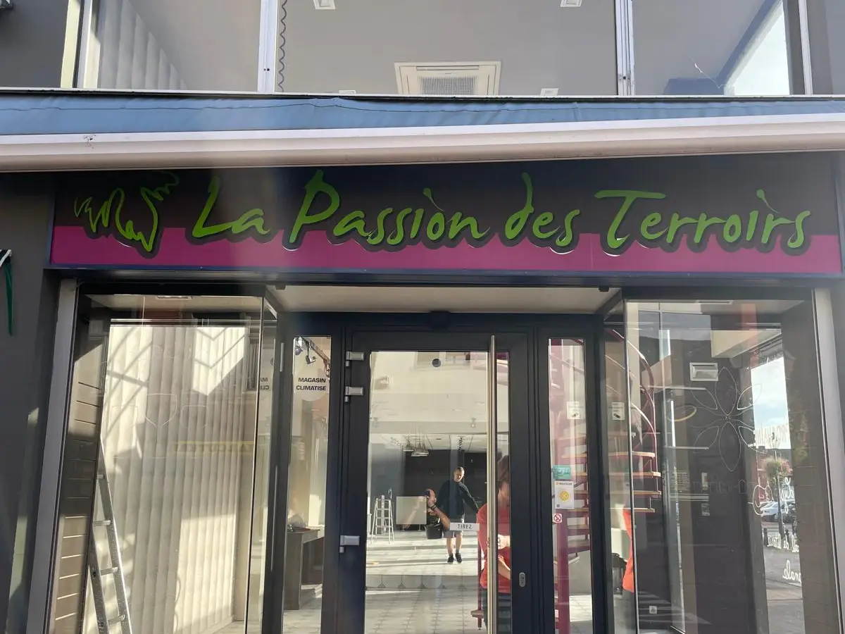 Vitrine d'un commerce de produits du terroir