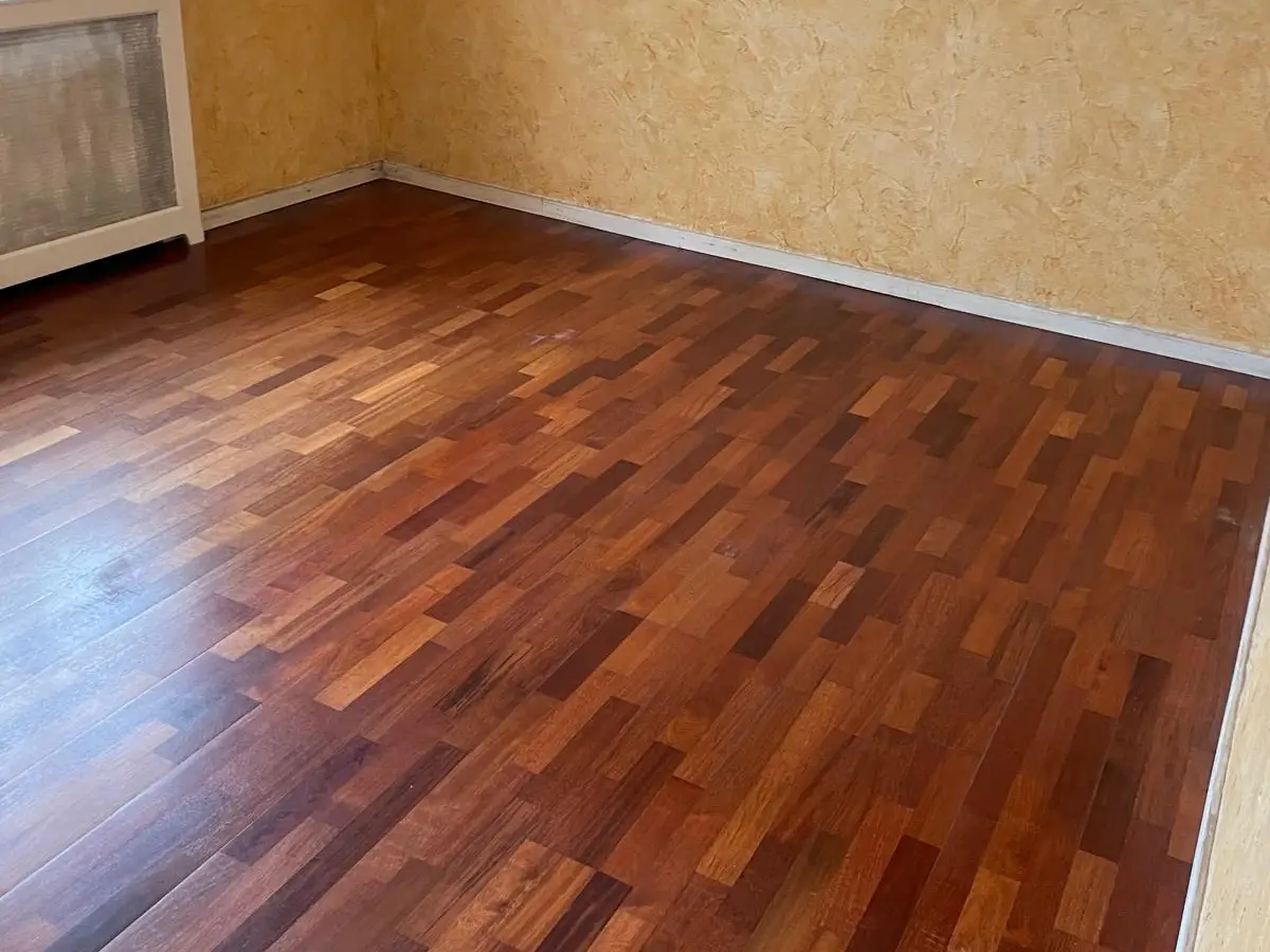 Piece vide a parquet apres demenagement