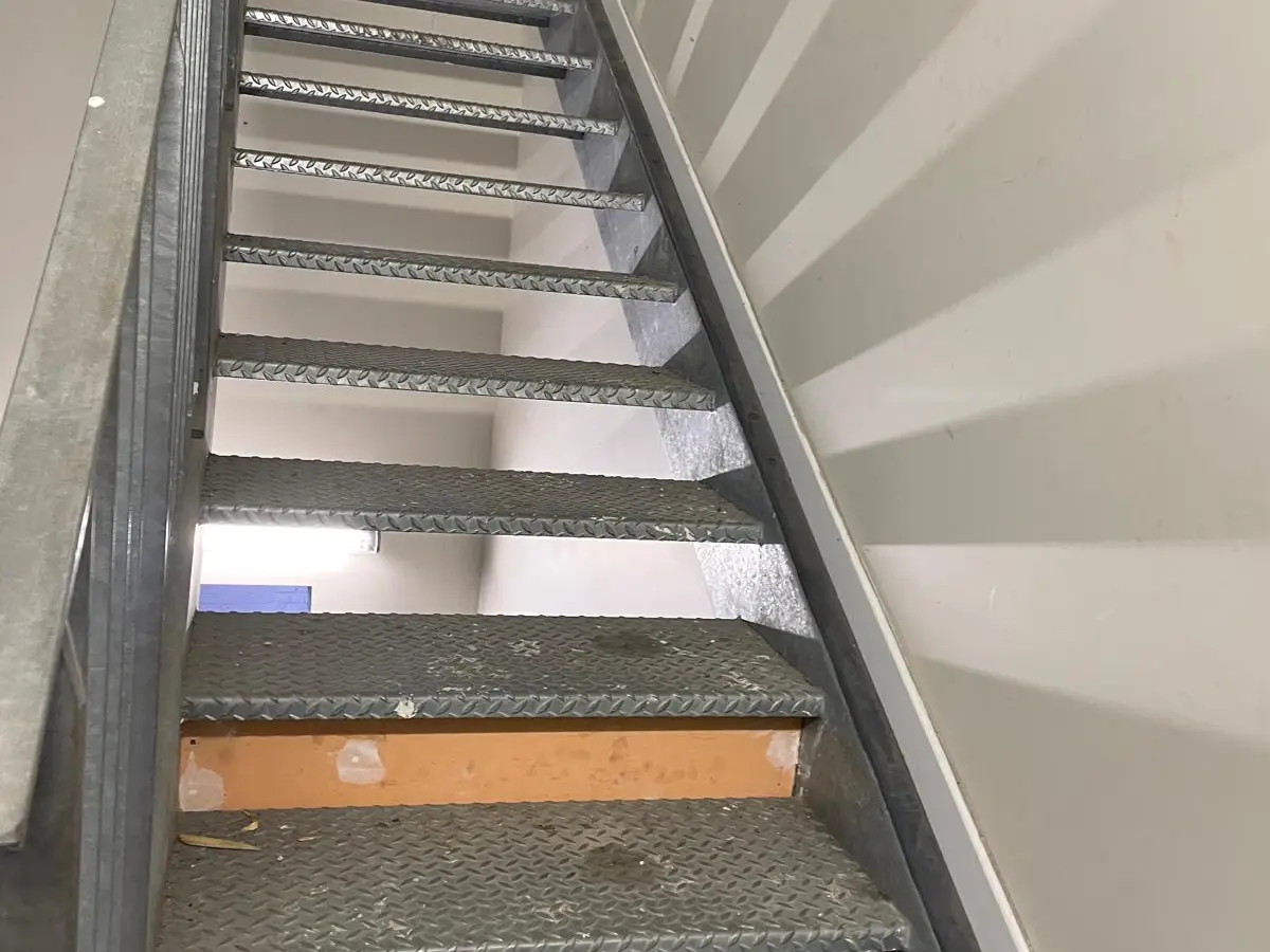 Escalier métallique d'accès