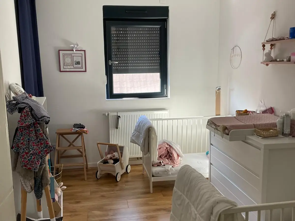 Chambre et salle de bain d'un logement nettoyés
